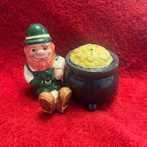 Leprechaun & Pot of Gold Vintage Salt & Pepper Shakers 1989 from Applause Inc